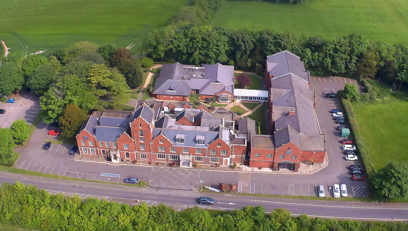 Hogs Back Hotel & Spa Nr Farnham Farnham (Surrey) Exterior foto