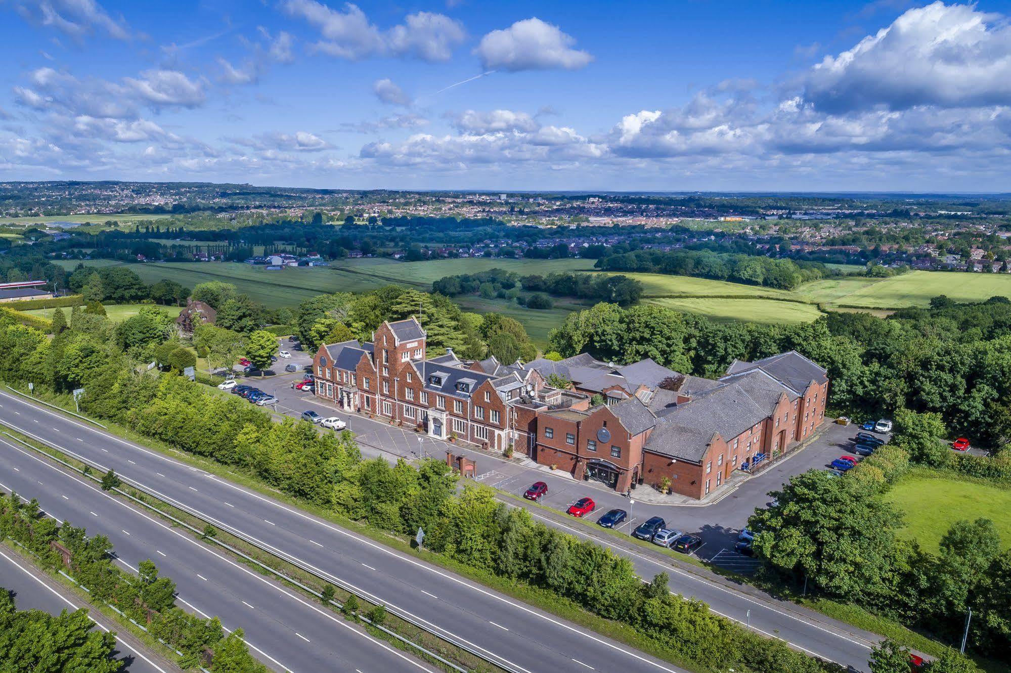 Hogs Back Hotel & Spa Nr Farnham Farnham (Surrey) Exterior foto